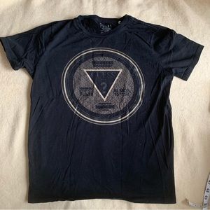 Guess graphic tee, small